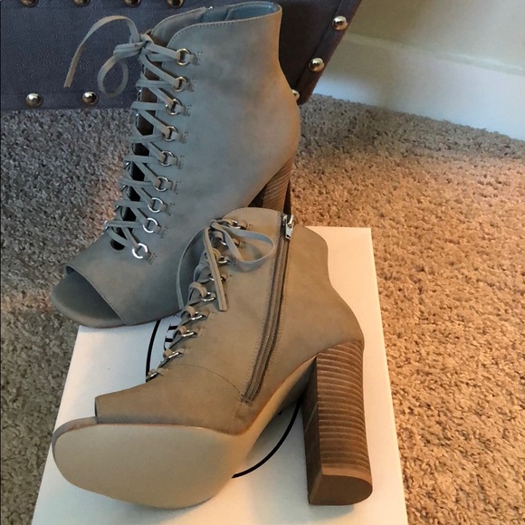 NWT Steve Madden Grey Booties Size 8 - Picture 6 of 8